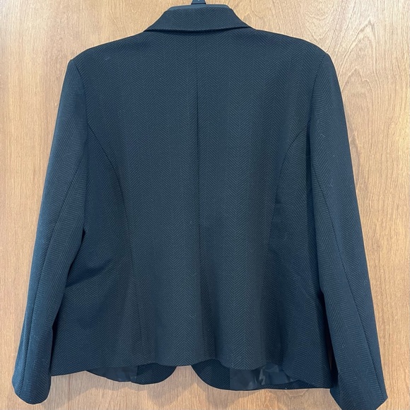 Black & Gray Herringbone Print Blazer - Picture 2 of 5